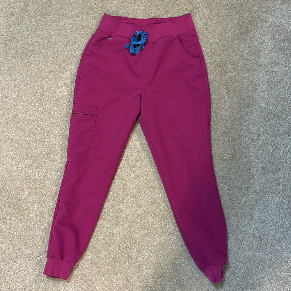 Figs size small raspberry color Catarina top and high waisted Zamora jogger